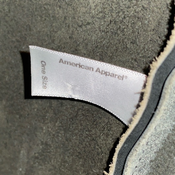 Thick leather American Apparel handbag in black with magnetic top closure - Picture 10 of 14